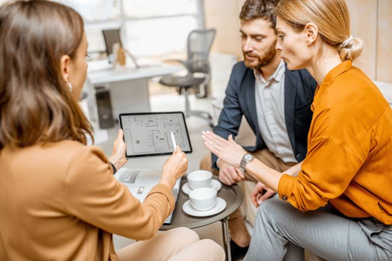 DE L’ATELIER À VOTRE SALON,  L’ÉLÉGANCE NE FAIT AUCUN DÉTOUR.